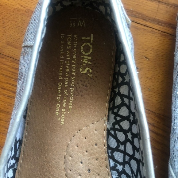 TOMS women’s slip on it’s glitter Silver Sparkly color - Picture 4 of 6